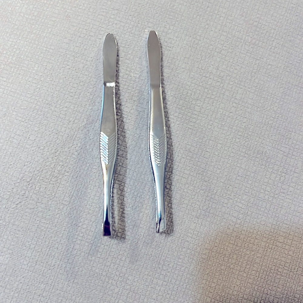 NWOT - Trim Tweezers